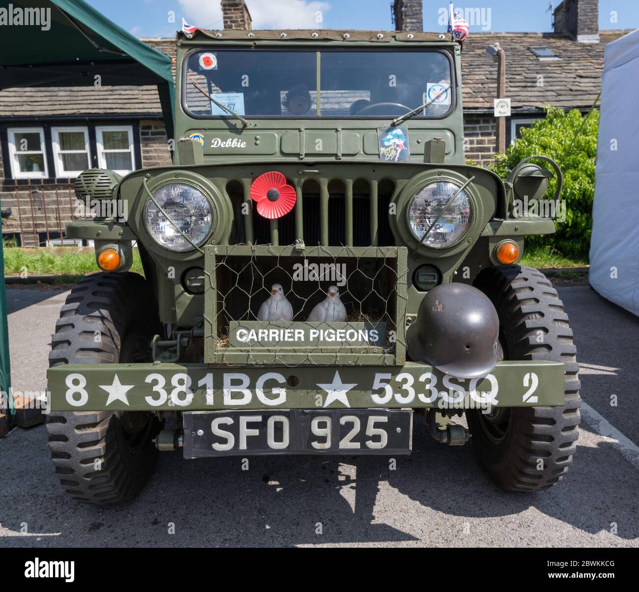 Vue de face d'une Jeep Willys classique de la Seconde Guerre mondiale Avec cage de pigeon au week-end de Howarth des années 1940 Banque D'Images