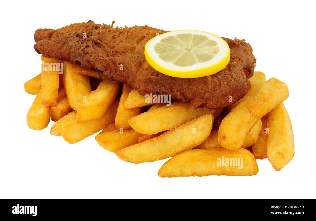 Repas de poisson et de frites pané à la bière, isolé sur fond blanc Banque D'Images