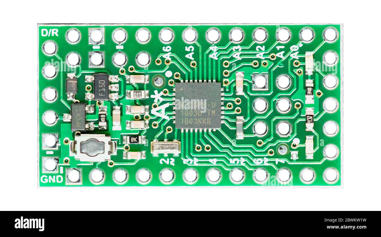 Développement de mini-microcontrôleur open source, carte prototype, isolée sur fond blanc Banque D'Images