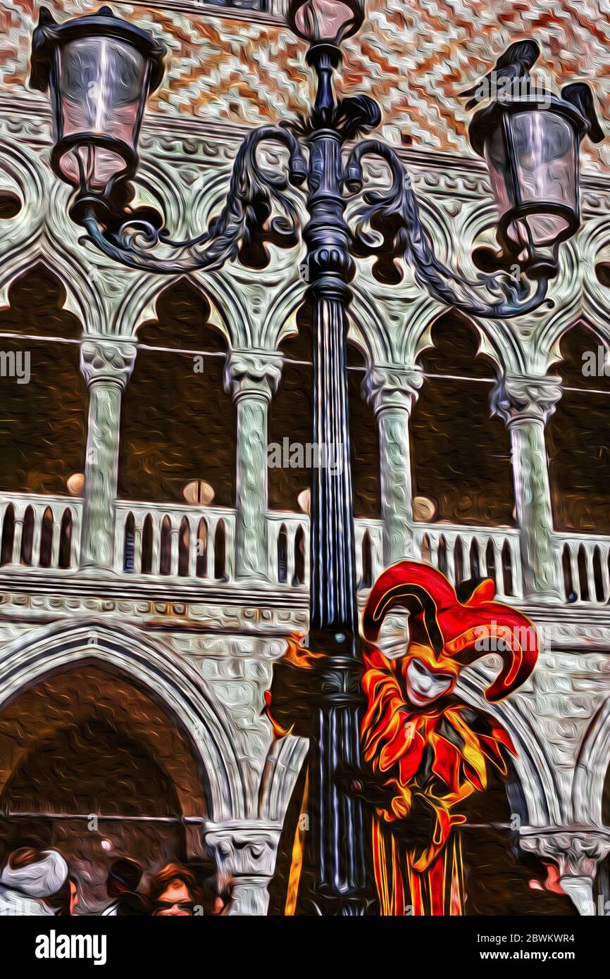Fête du Carnaval portant un costume coloré avec masque et poteau de lumière au Carnaval de Venise, en Italie. Banque D'Images