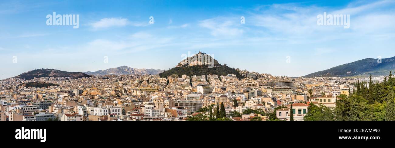 Vue panoramique sur la colline du Lycabette depuis la colline d'Areopagus, Athènes, Grèce Banque D'Images