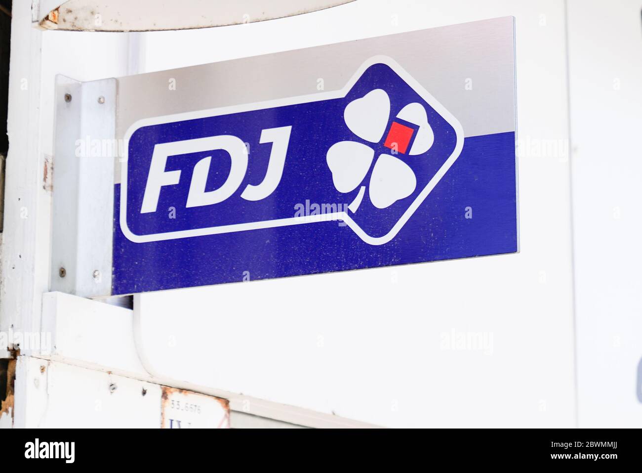 Bordeaux , Aquitaine / France - 05 05 2020 : logo FDJ de la française des Jeux opérateur de loterie française Banque D'Images