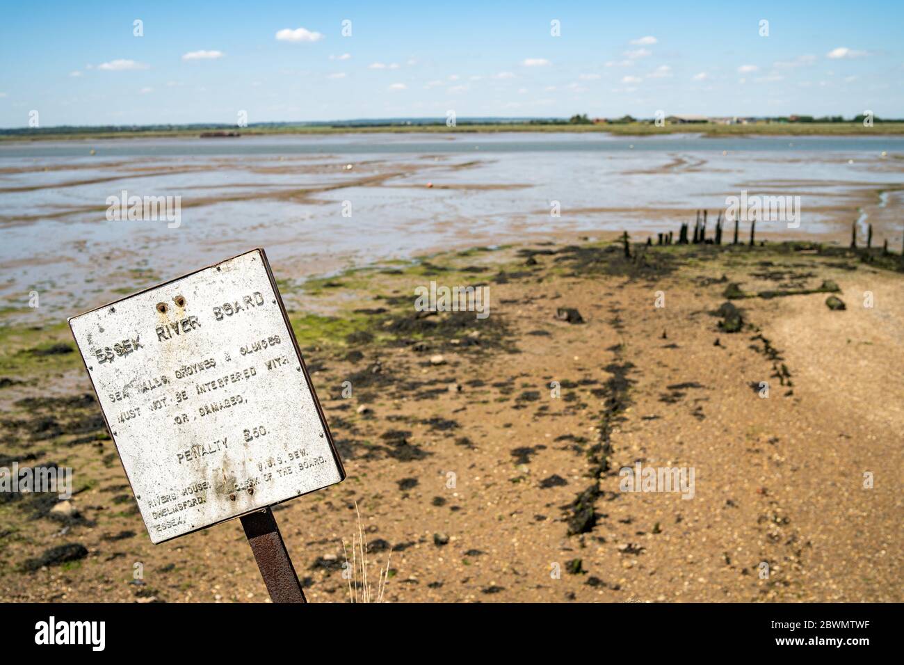 Panneau de la Old Essex River Board sur l'estuaire de Blackwater dans l'Essex Banque D'Images