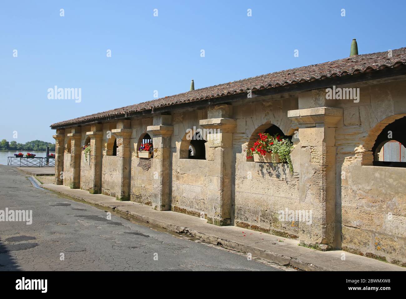 Bain-Marie médiéval public ou lavoir dans le centre de Bourg, également Bourg-sur-Gironde, département de Gironde à Nouvelle-Aquitaine, France. Banque D'Images