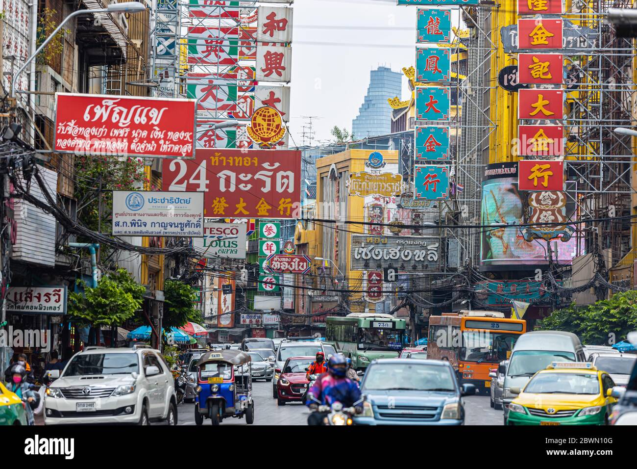 Bangkok Chinatown rue Yaowarat de retour à l'agitation, les gens commencent à faire un énorme voyage de shopping après l'épidémie du coronavirus (Covid-19) Banque D'Images