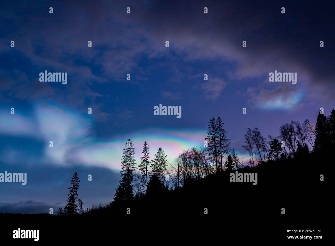 Nuages stratosphériques polaires magnifiques et étonnants au-dessus de la  Norvège, temps de lever du soleil, hiver Photo Stock - Alamy
