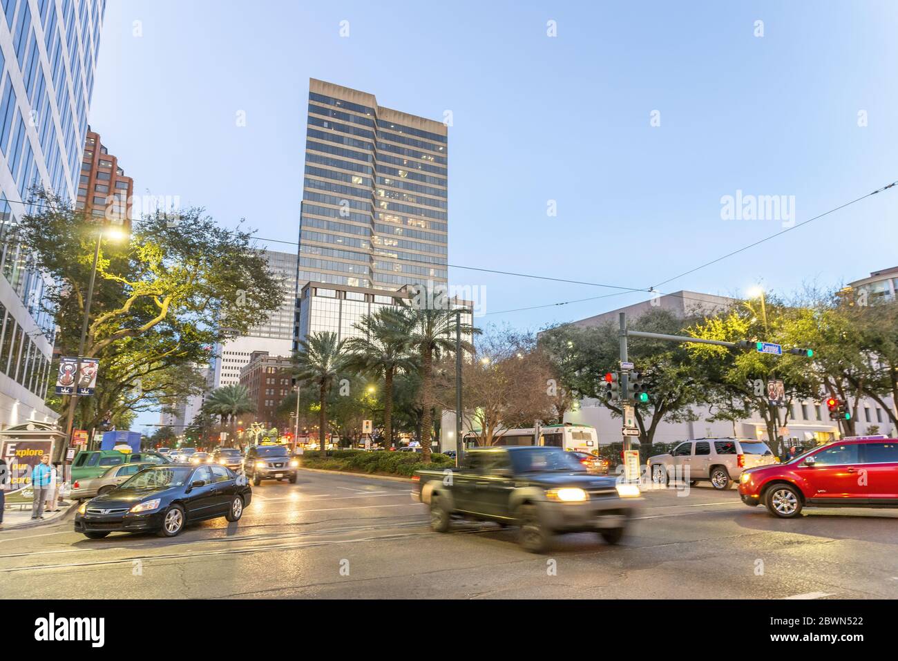 LA NOUVELLE-ORLÉANS - 2016 FÉVRIER : rues de la ville pendant une belle nuit claire. Banque D'Images