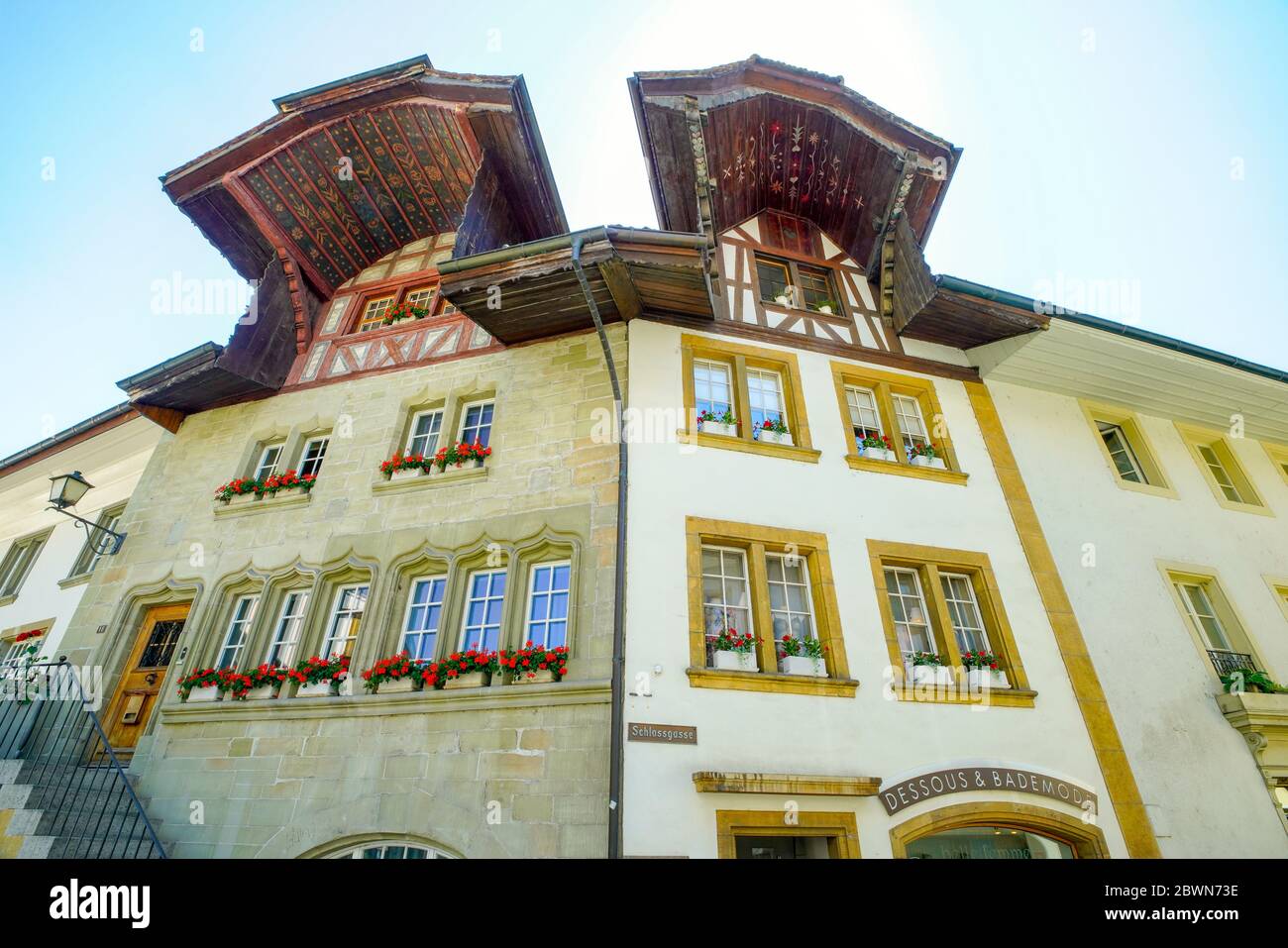 Hous avec plafond peint par Schlossgasse à Murten (Morat). Canton de Fribourg, Suisse. Banque D'Images