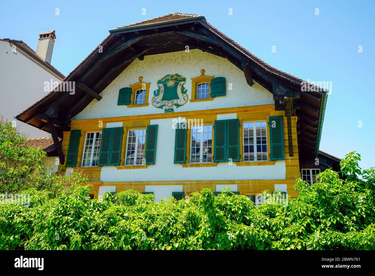 Bâtiment coloré à Murten (Morat). Canton de Fribourg, Suisse. Banque D'Images