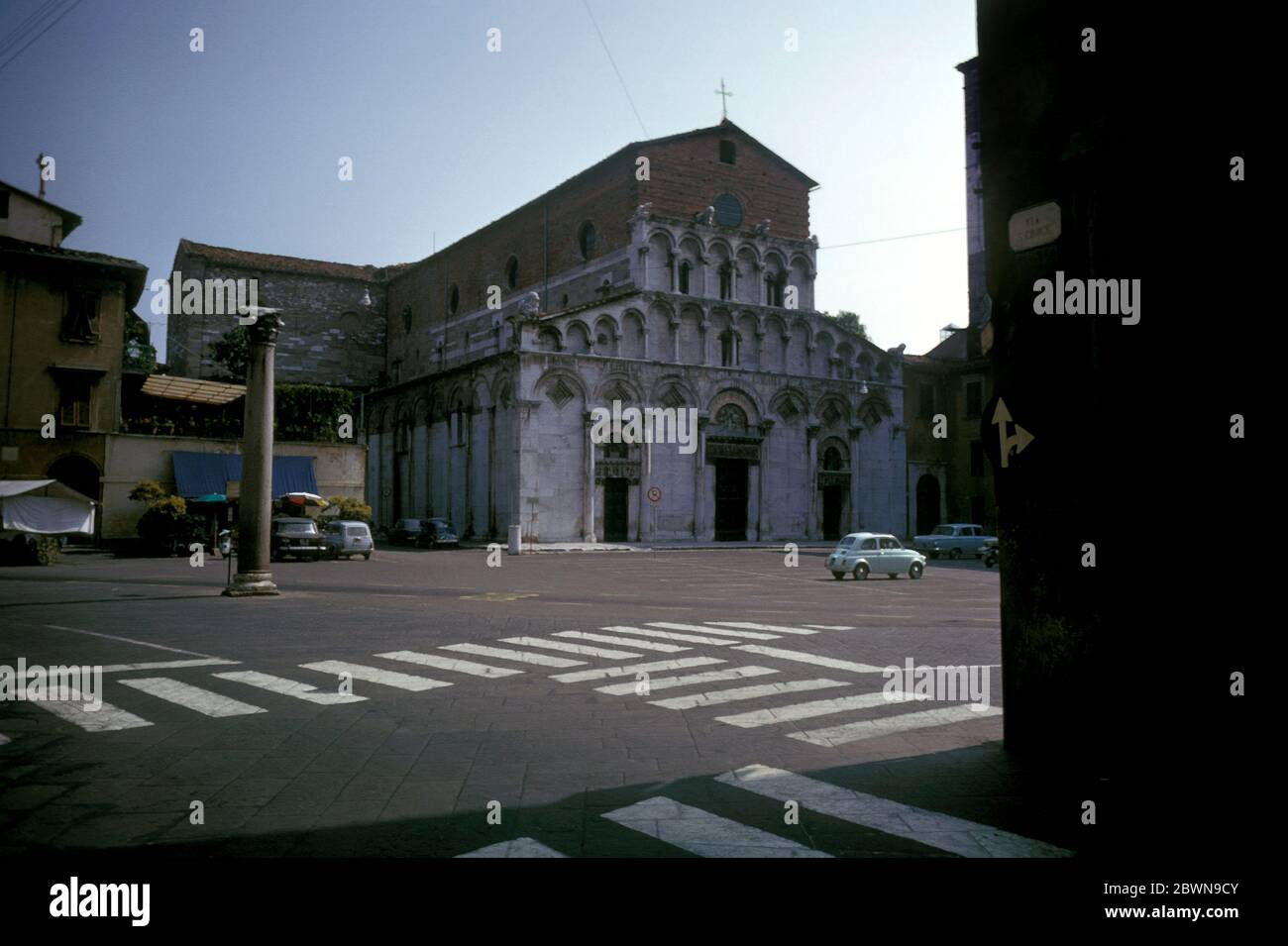 Église Santa Maria Forisportam à Lucca, Toscane, Italie en photo en 1966 Banque D'Images