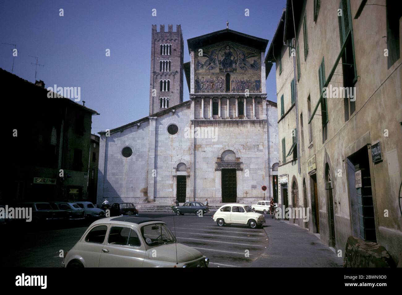 Basilique de San Frediano à Lucques, Toscane, Italie en photo en 1966 Banque D'Images
