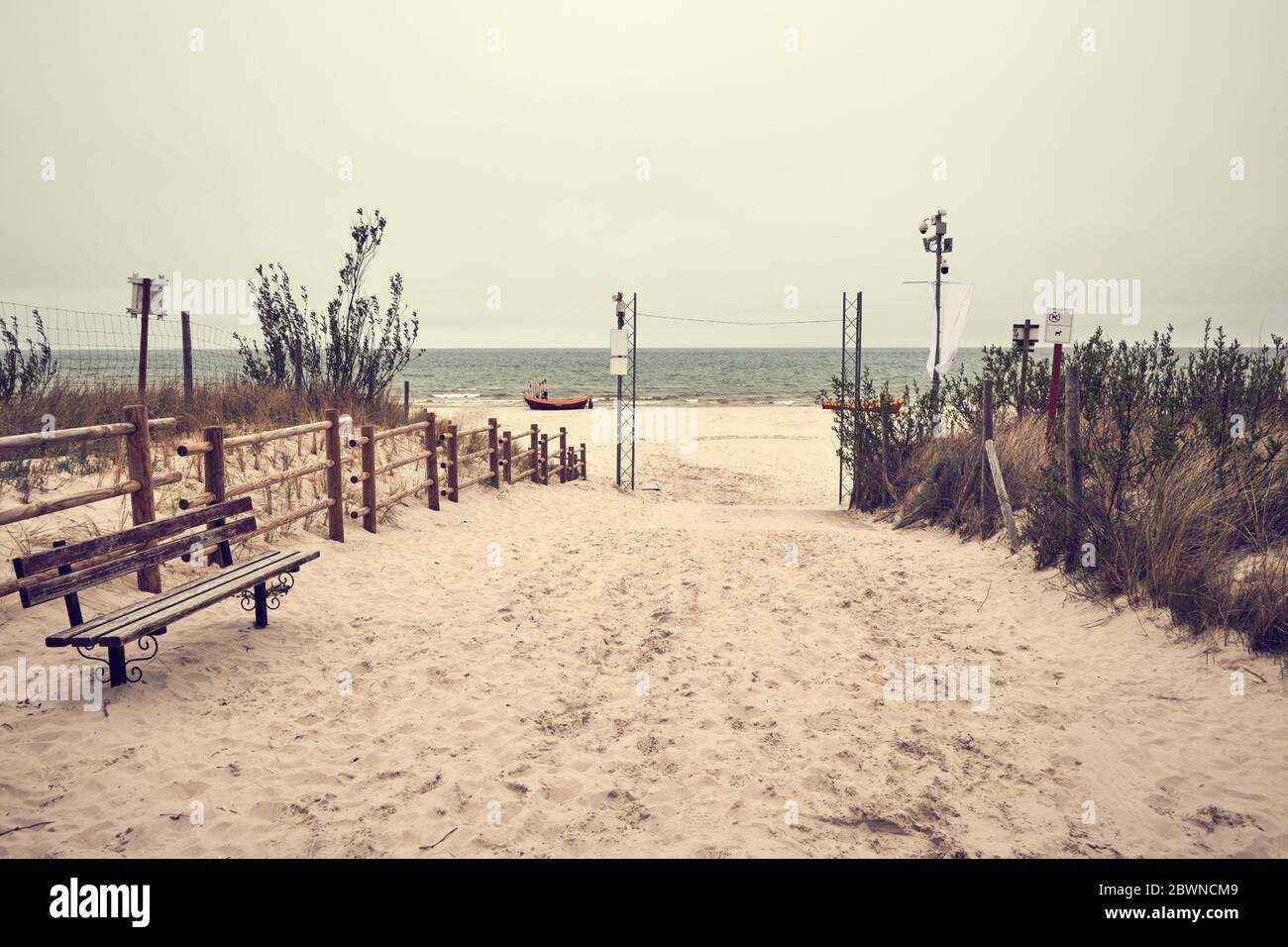 Entrée à la plage de sable de Pologne sur la mer Baltique Banque D'Images