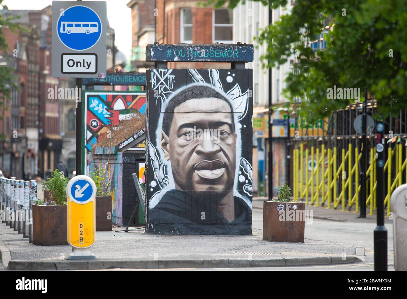 MANCHESTER, Royaume-Uni UNE fresque de George Floyd de l'artiste de rue Akse est apparue sur Stevenson Square dans le quartier nord de Manchester. La mort de Floyd en détention préventive a suscité 7 jours de manifestations et d'émeutes dans la vie noire aux États-Unis, et est maintenant une enquête sur les homicides. Mardi 2 juin 2020 (crédit : Pat Scaasi | MI News) crédit : MI News & Sport /Alay Live News Banque D'Images