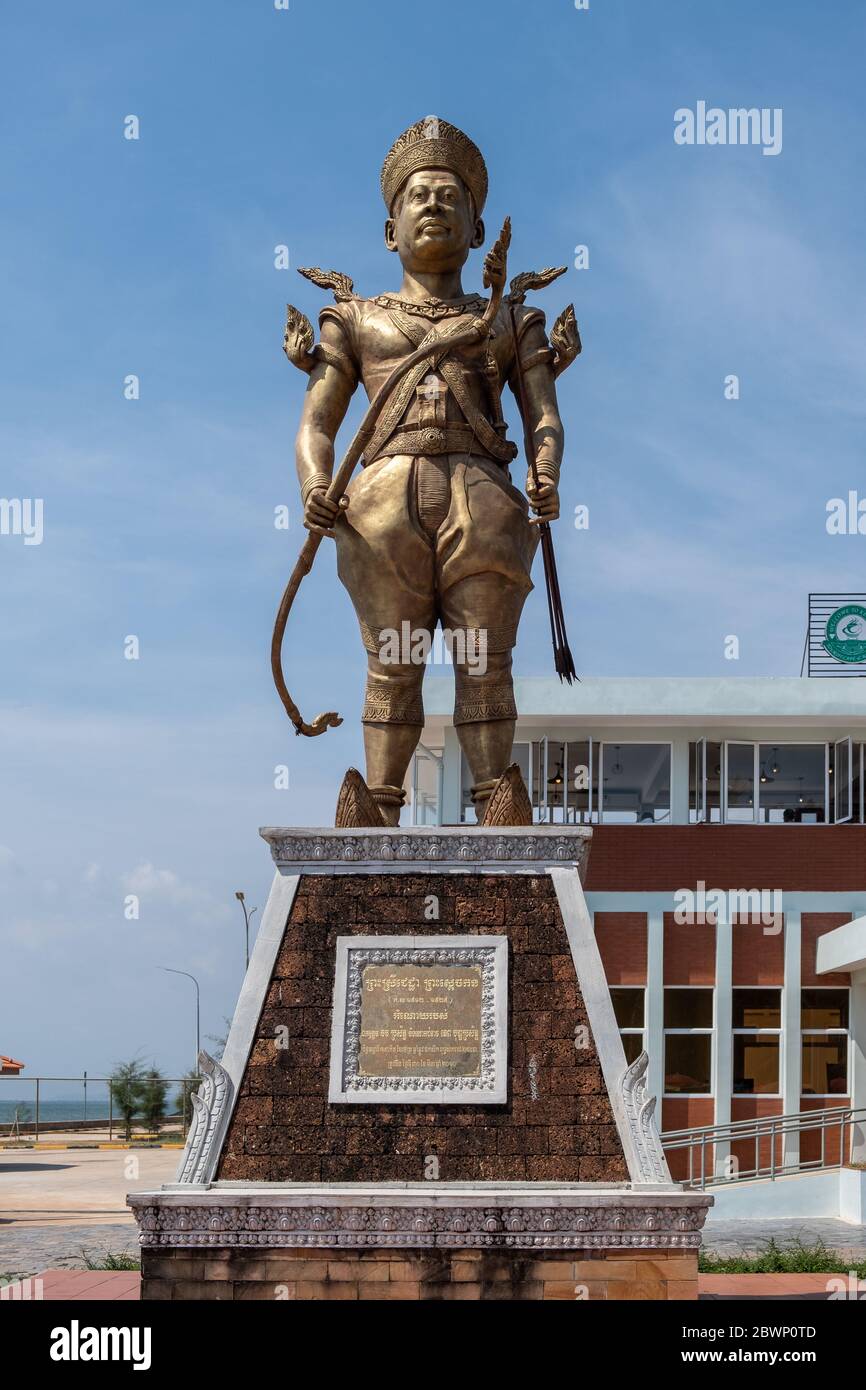 Statue de bronze près d'un marché aux poissons, entre Kampot et Kep, Cambodge Banque D'Images