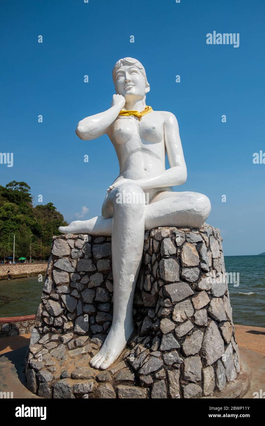 Statue d'une femme - une sothea, Kep, Cambodge Banque D'Images