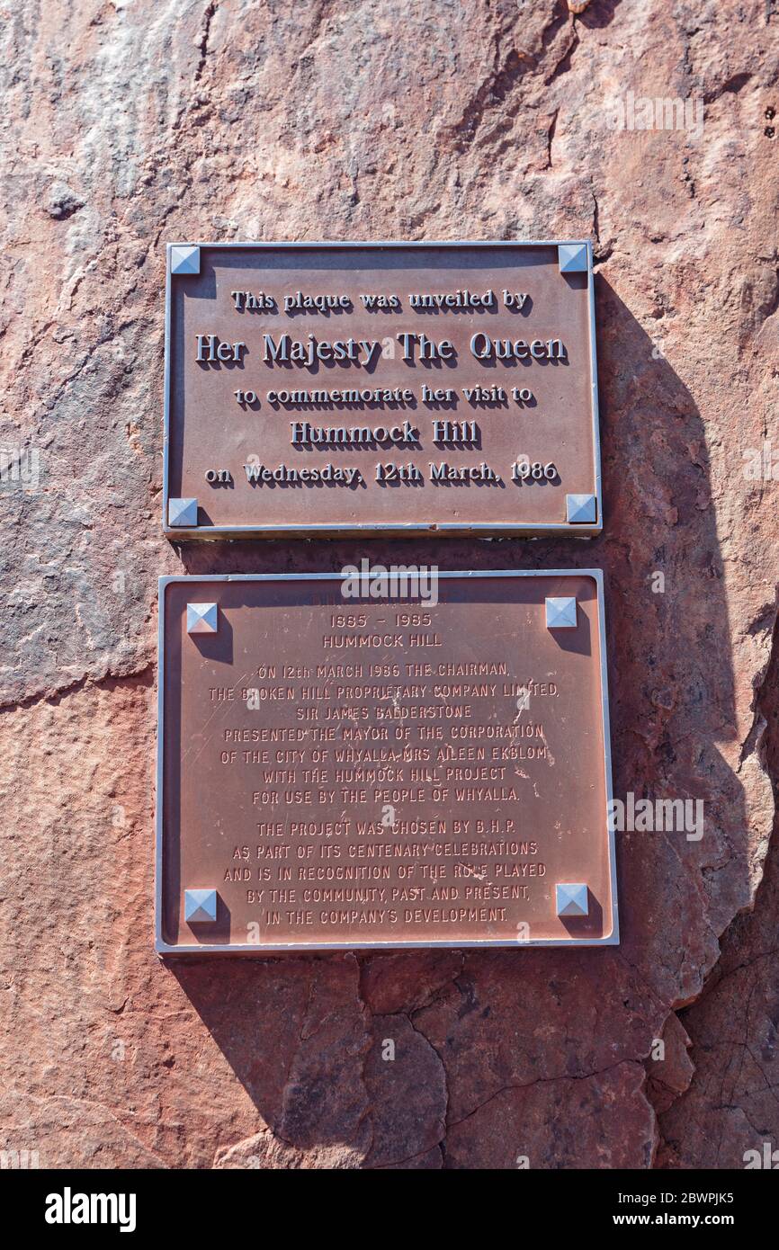 Whyalla Australie méridionale 17 novembre 2019 : plaque commémorant la visite de la reine Elizabeth II à la colline de l'hummock à Whyalla en 1986 Banque D'Images