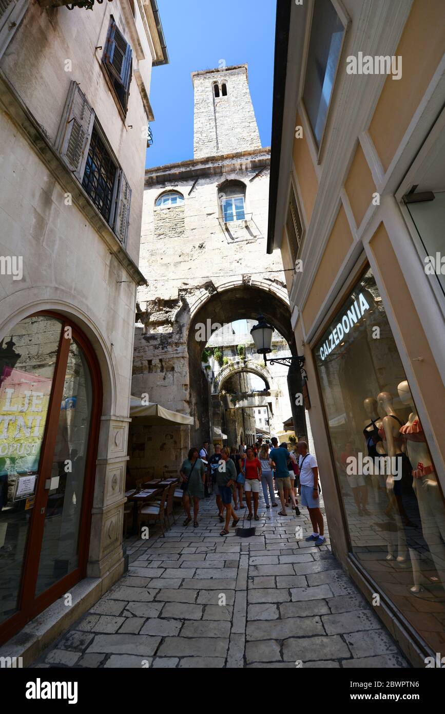 La porte de l'Irong (Željezna vrata) dans le palais des Dioclétiens à Split, en Croatie. Banque D'Images