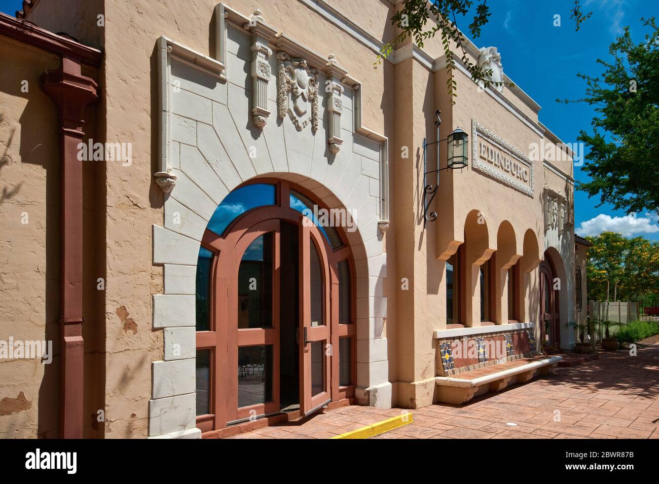 Southern Pacific Depot (1927), maintenant Chambre de commerce, style colonial espagnol de renouveau, Edinburg, Rio Grande Valley, Texas, États-Unis Banque D'Images