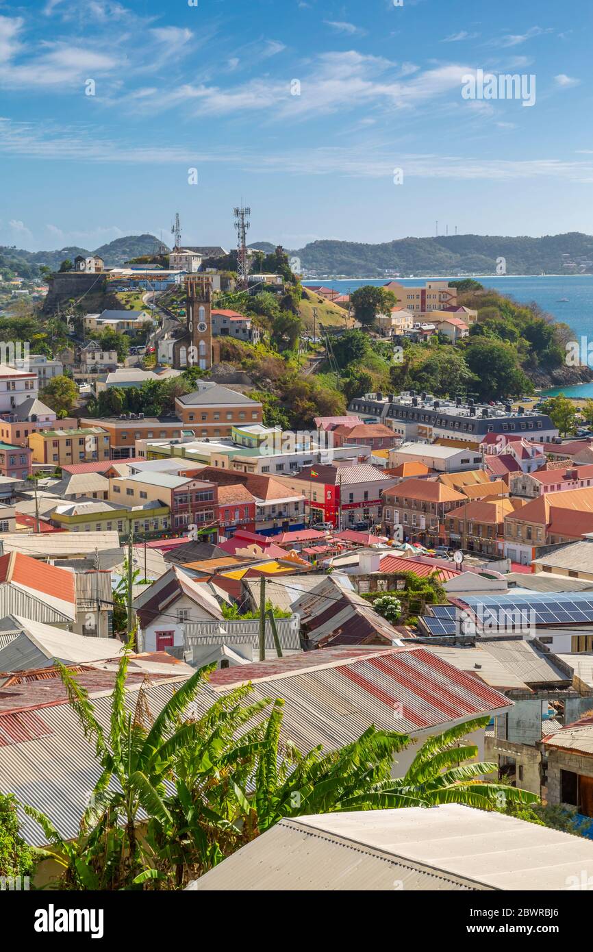 Vue sur la ville de St Georges et la mer des Caraïbes, St George's, Grenade, les îles du vent, les Antilles, les Caraïbes, l'Amérique centrale Banque D'Images