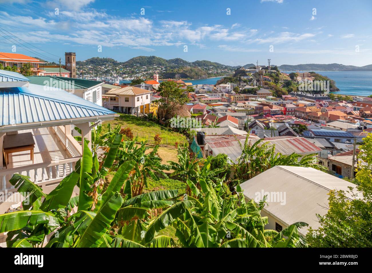 Vue sur la ville de St Georges et la mer des Caraïbes, St George's, Grenade, les îles du vent, les Antilles, les Caraïbes, l'Amérique centrale Banque D'Images
