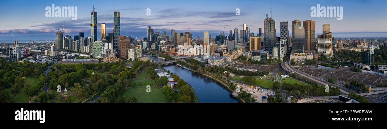 Melbourne Australie 2 février 2020 : Dawn vue panoramique aérienne de la belle ville de Melbourne Banque D'Images
