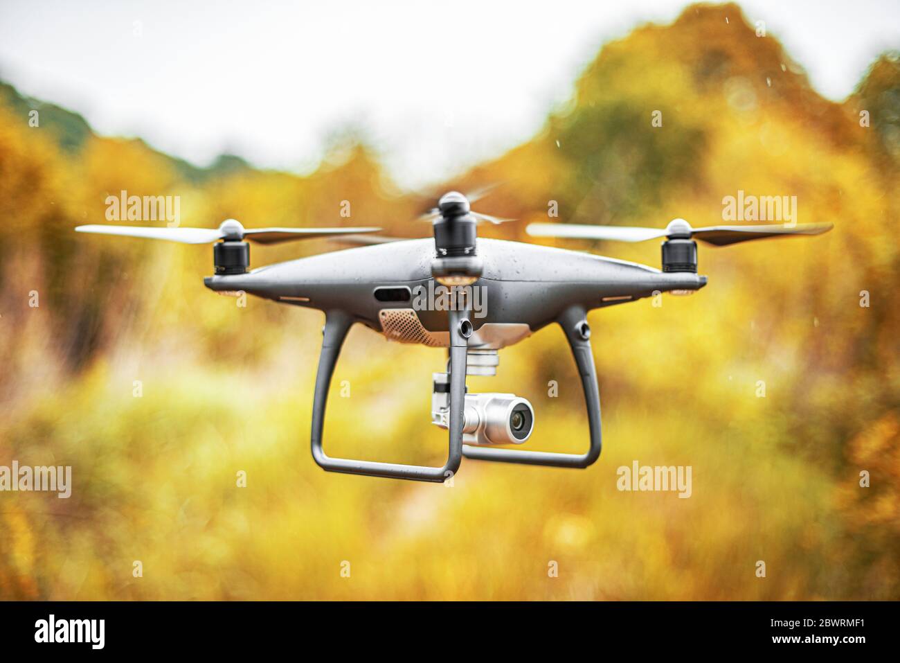 Drone multirotor Banque de photographies et d’images à haute résolution ...