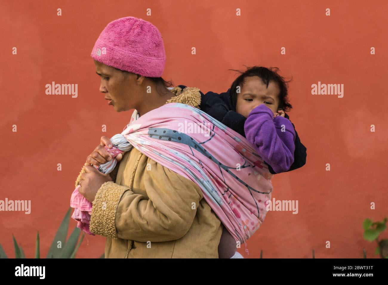 Femme malgache Banque de photographies et d'images à haute résolution -  Alamy