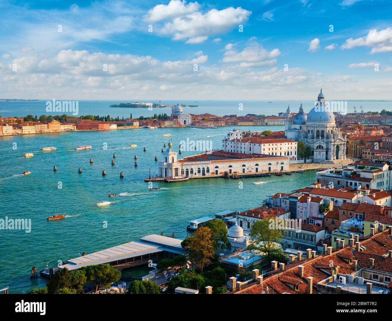 Vue sur la lagune de Venise et Santa Maria della Salute. Venise, Italie Banque D'Images