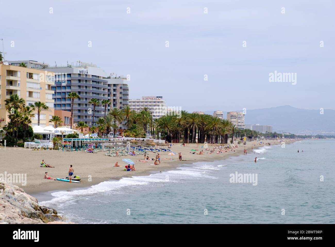 Phase 2 du Covid-19 en Espagne. Assouplissement des restrictions sur la plage de Torremolinos, Malaga, Andalousie, Costa del sol, Espagne, Europe Banque D'Images