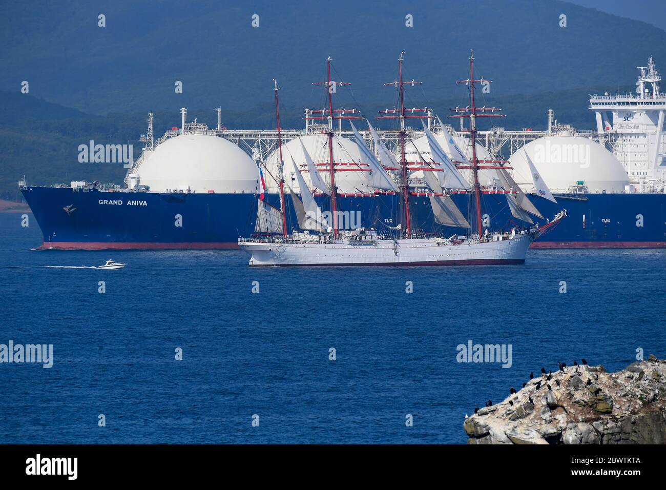 Vladivostok Russie 3 Juin La Barque Sedov Front L Un Des Plus Grands Navires Du Monde Appartenant A L Agence Federale Russe Pour La Peche Rosrybolovstvo Arrive Dans Le Port De