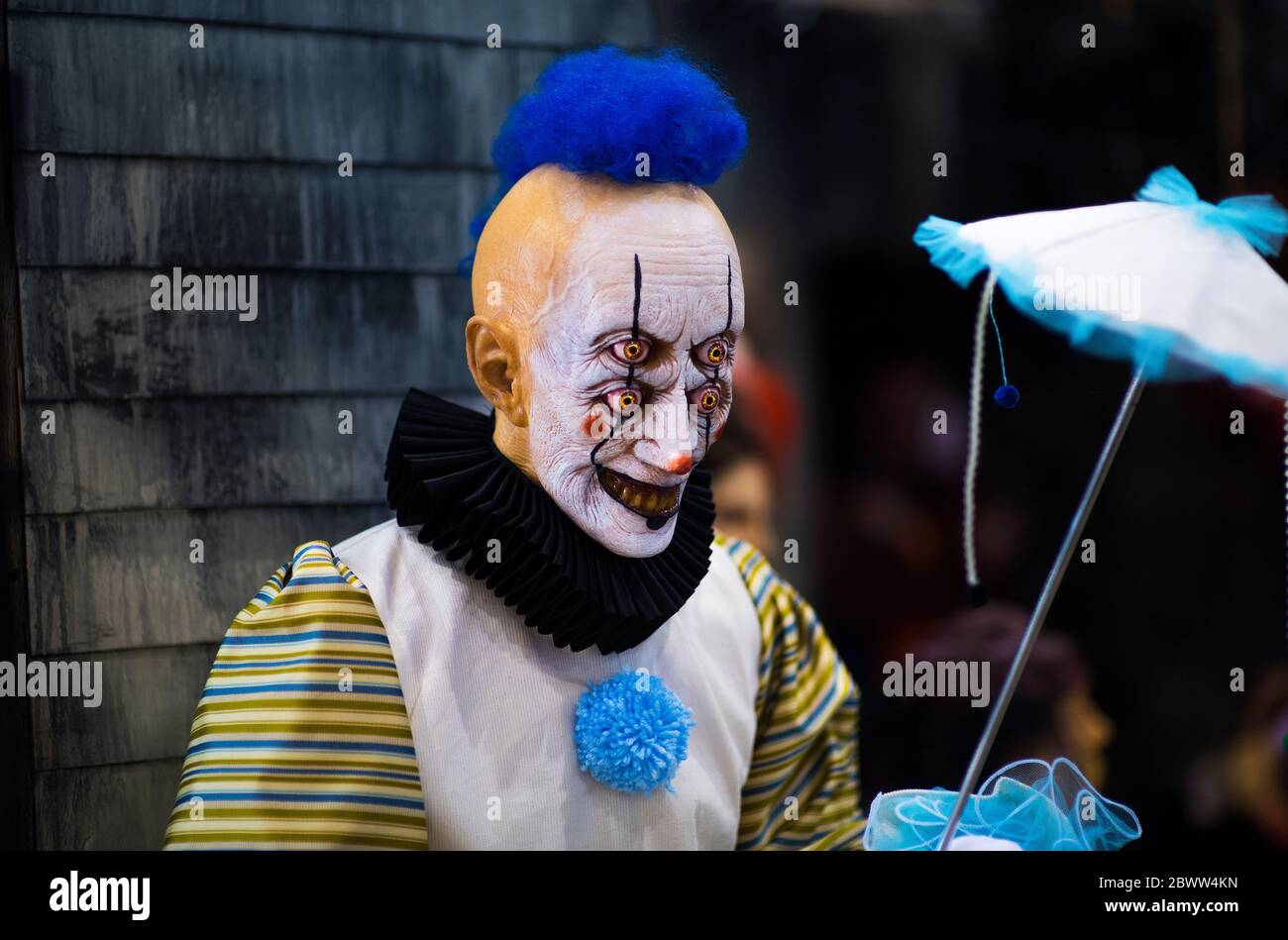 Red And Black Clown Costume Banque D Image Et Photos Page 3 Alamy