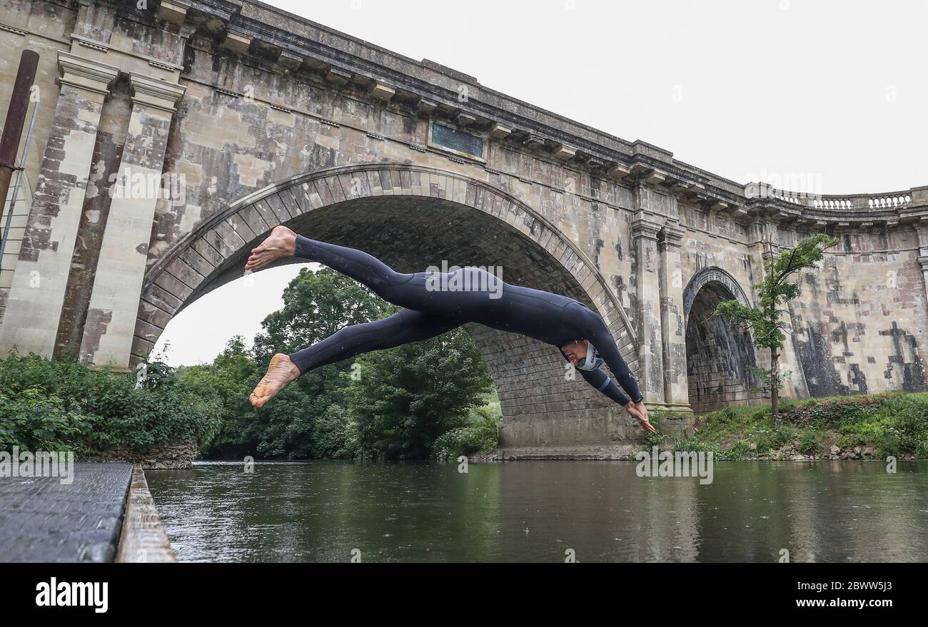 Joe Choong de la Grande-Bretagne et de l'équipe GB s'entraîne dans la rivière Avon sous l'aqueduc de Dundas lors d'une session d'entraînement à Bath. Date de publication : le mercredi 3 juin 2020. Le crédit photo devrait se lire: David Davies/PA Wire Banque D'Images
