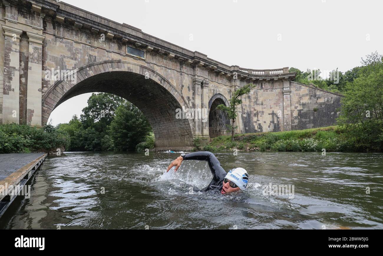 Joe Choong de la Grande-Bretagne et de l'équipe GB s'entraîne dans la rivière Avon sous l'aqueduc de Dundas lors d'une session d'entraînement à Bath. Date de publication : le mercredi 3 juin 2020. Le crédit photo devrait se lire: David Davies/PA Wire Banque D'Images