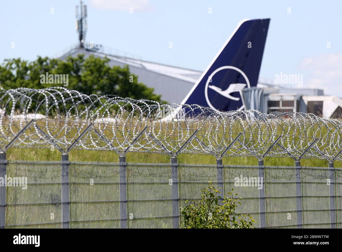 Autocollant Publicitaire Aéroport Hambourg – Condor Lufthansa – Années 90 – Neuf