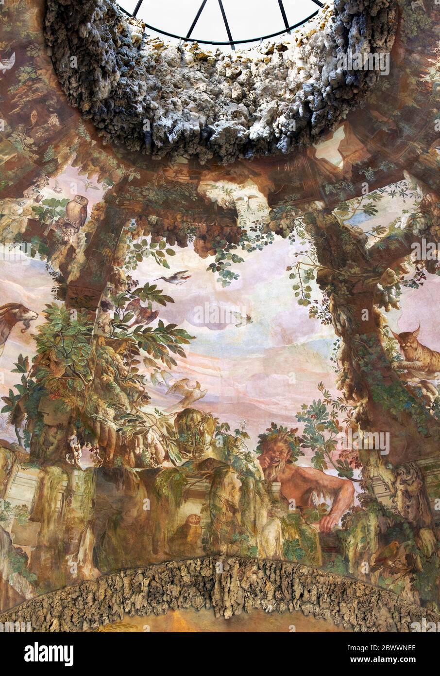 Italie, Florence. Jardins Boboli, grotte de Buontalenti (également connue sous le nom de Grotta Grande ou Grande Grotto), 1583-1593. La première chambre avec sculptures et Banque D'Images