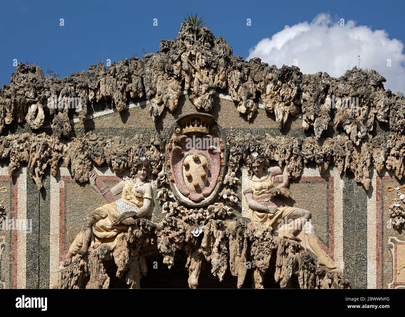 Italie, Florence. Jardins Boboli, grotte de Buontalenti (également connue sous le nom de Grotta Grande ou Grande Grotto), 1583-1593. Détail de la bande supérieure. Banque D'Images