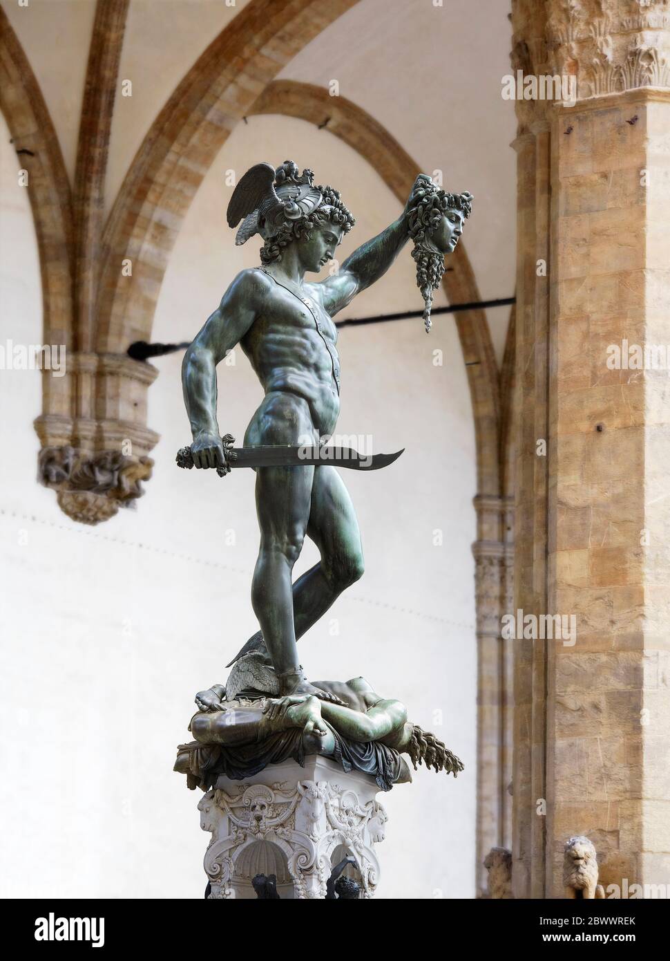 Italie, Florence. Piazza della Signoria. Perseus avec le chef de Medusa par Benvenuto Cellini Banque D'Images