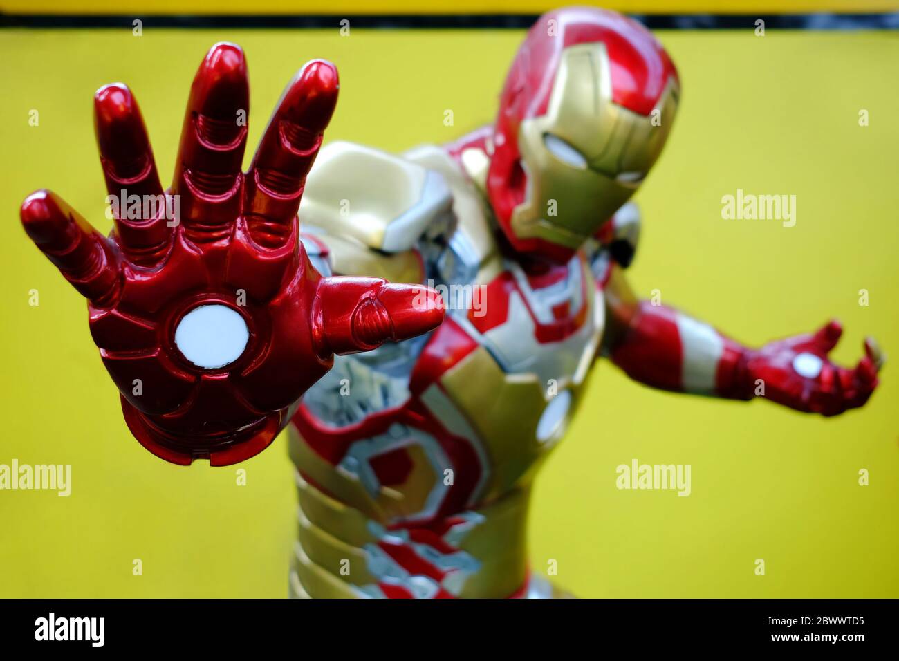 BANGKOK, THAÏLANDE - 25 AVRIL 2019 : gros plan main de Iron Man Model, Iron Man est un personnage célèbre dans Avenger animation qui a été créé par Stan Lee. Banque D'Images