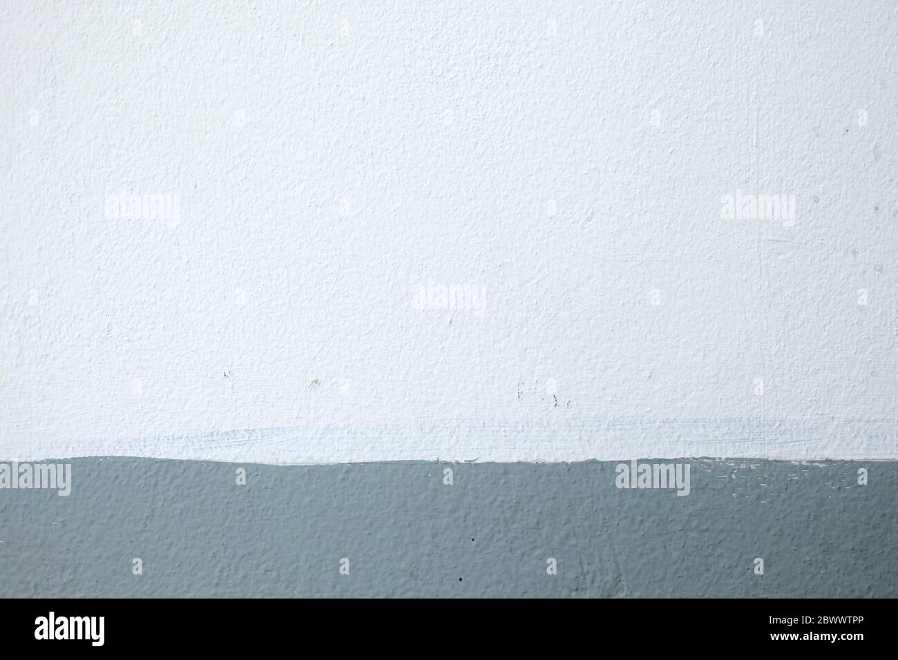 Peinture blanche et grise sur le fond de texture de mur en béton. Banque D'Images