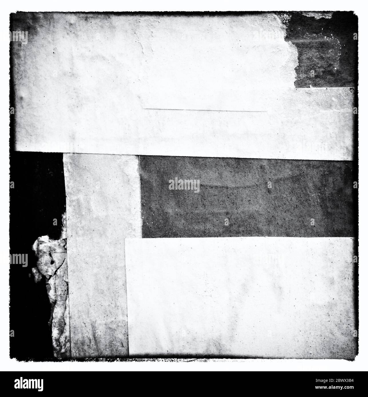 Vieux blanc déchiré affiches textures fonds grunge papier froissé vintage collages espace vide pour la surface de toile de fond du texte Banque D'Images