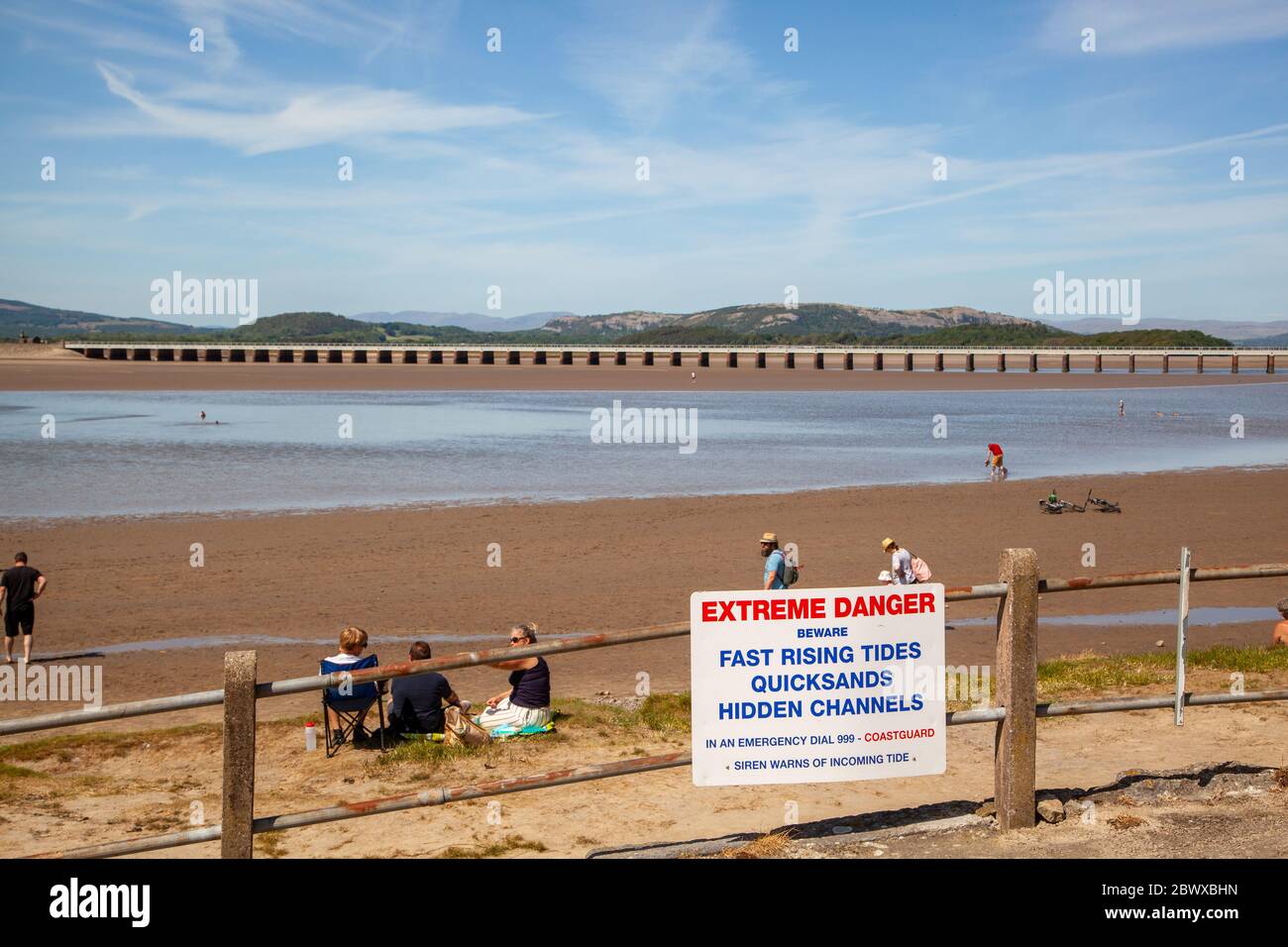 Avis avertissement de danger extrême Quicksand rapide monter des marées canaux cachés sur l'estuaire du Kent à la station de vacances Cumbria de l'Angleterre Arnside Banque D'Images