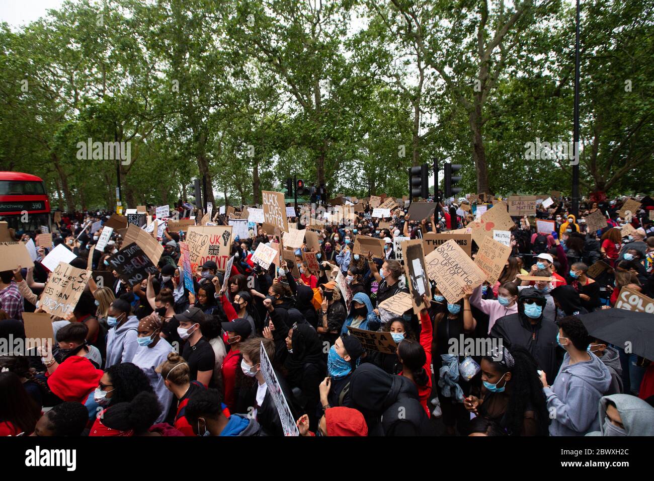 Londres, Royaume-Uni. 03ème juin 2020. Des milliers de manifestants se rassemblent à Hyde Park Londres pour soutenir le mouvement Black Lives Matter après la mort de George Floyd à Minneapolis, aux mains d'un policier blanc. Crédit : David Parry/Alay Live News Banque D'Images