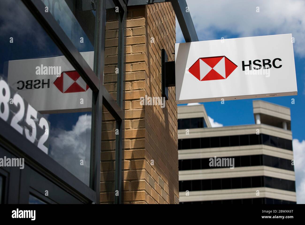 Un logo en dehors d'une succursale de la HSBC Bank à Silver Spring, Maryland, le 23 mai 2020. Banque D'Images