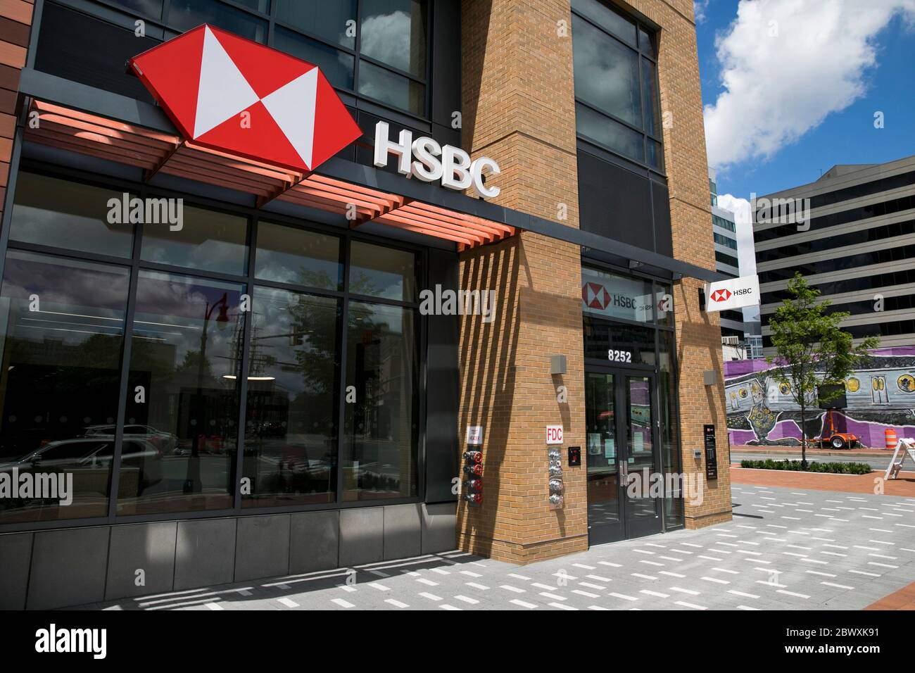 Un logo en dehors d'une succursale de la HSBC Bank à Silver Spring, Maryland, le 23 mai 2020. Banque D'Images
