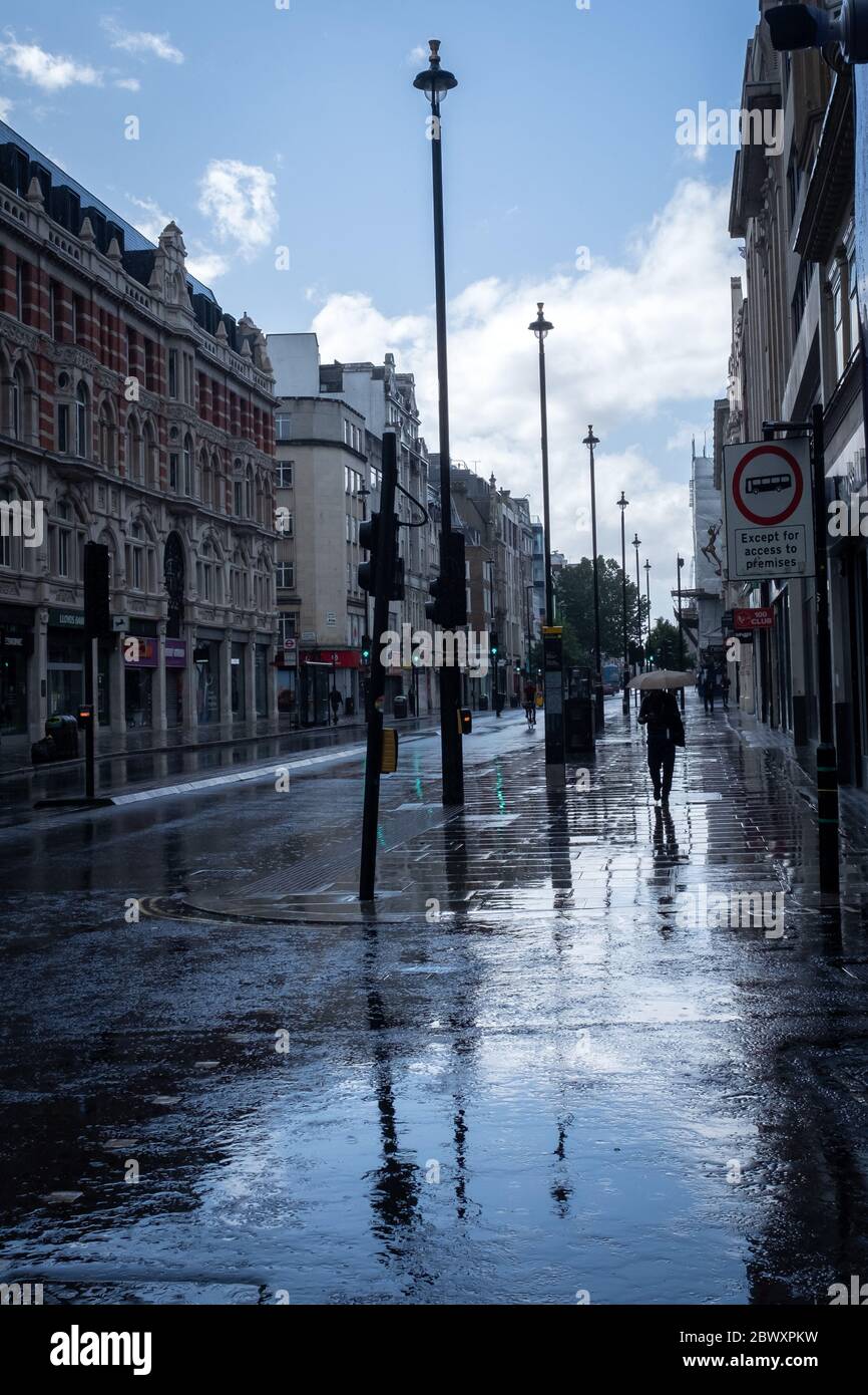 Oxford Street, Londres - vu dans la pluie Banque D'Images