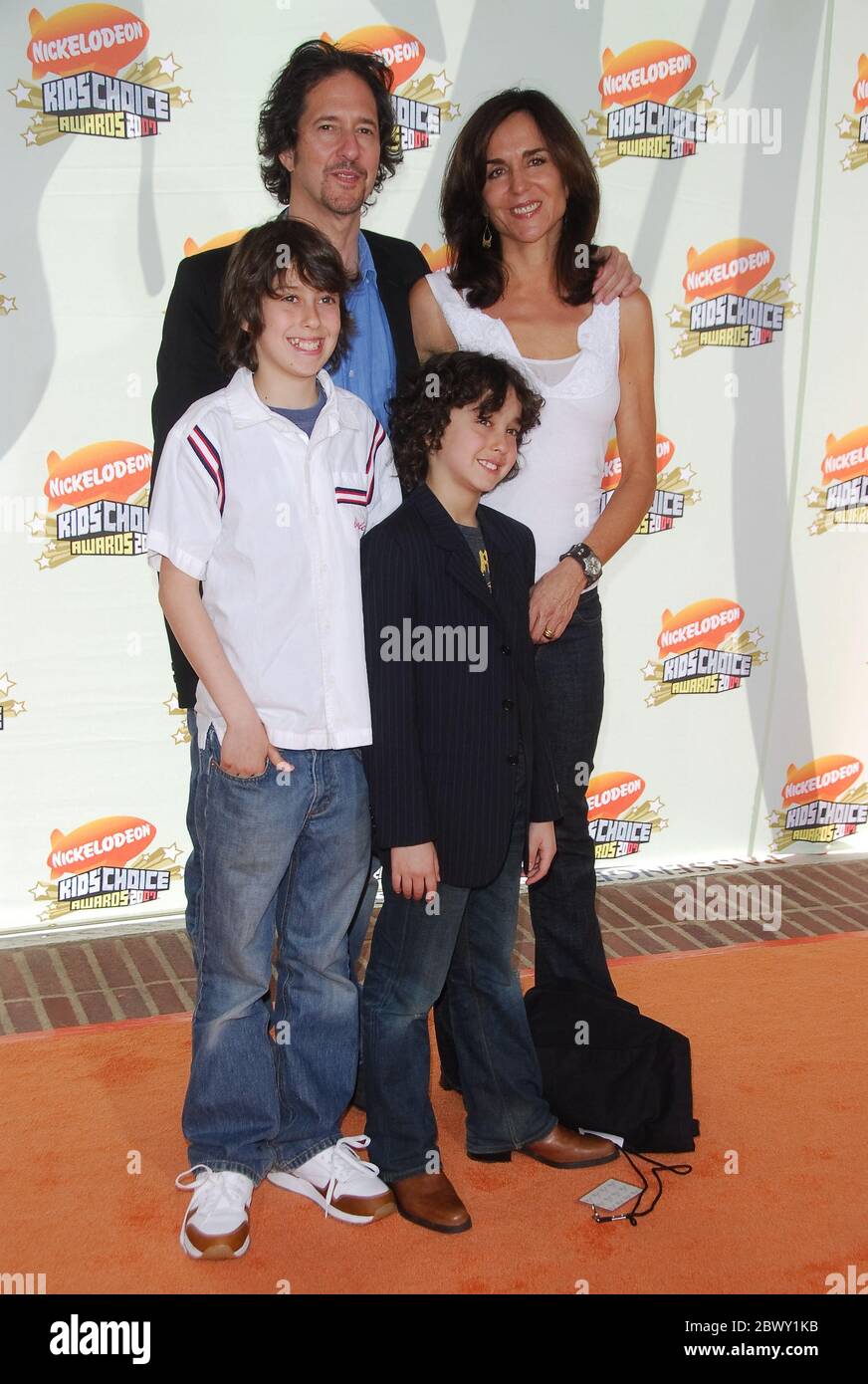 Michael Wolff, Polly Draper et ses fils NAT Wolff et Alex Wolff à la 20e édition annuelle des prix du choix des enfants de Nickelodeon, qui a eu lieu au Pavillon Pauley de l'UCLA à Westwood, en Californie. L'événement a eu lieu le samedi 31 mars 2007. Photo par: SBM / PictureLux- référence du fichier 34006-4469SBMPLX Banque D'Images