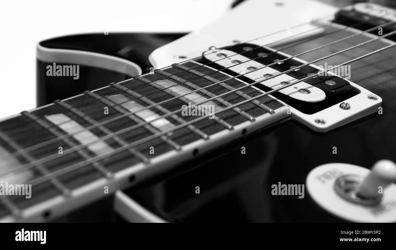 Fretboard, cordes et antenne de guitare électrique Banque D'Images