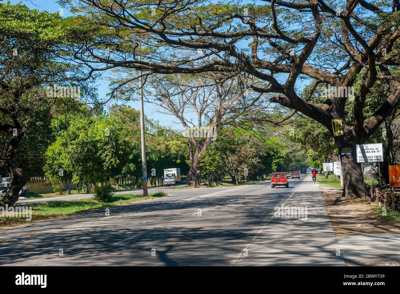 La route panaméricaine (la plus longue route du monde) en El Salvador. Banque D'Images