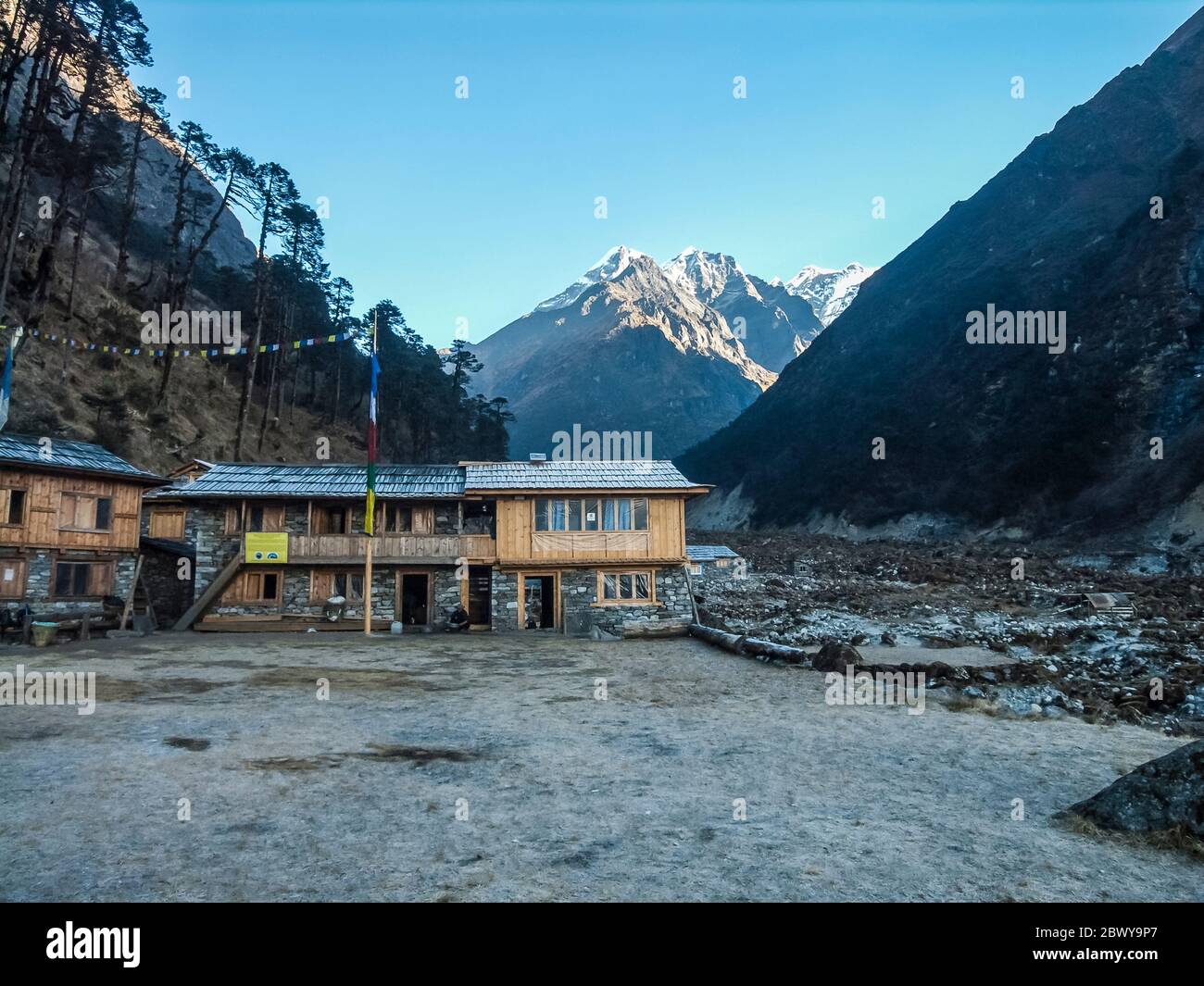 Népal. Partez à Mera Peak. Le Sherpa Lodge et le quartier général du parc national à Khote en route vers Mera Peak. Banque D'Images