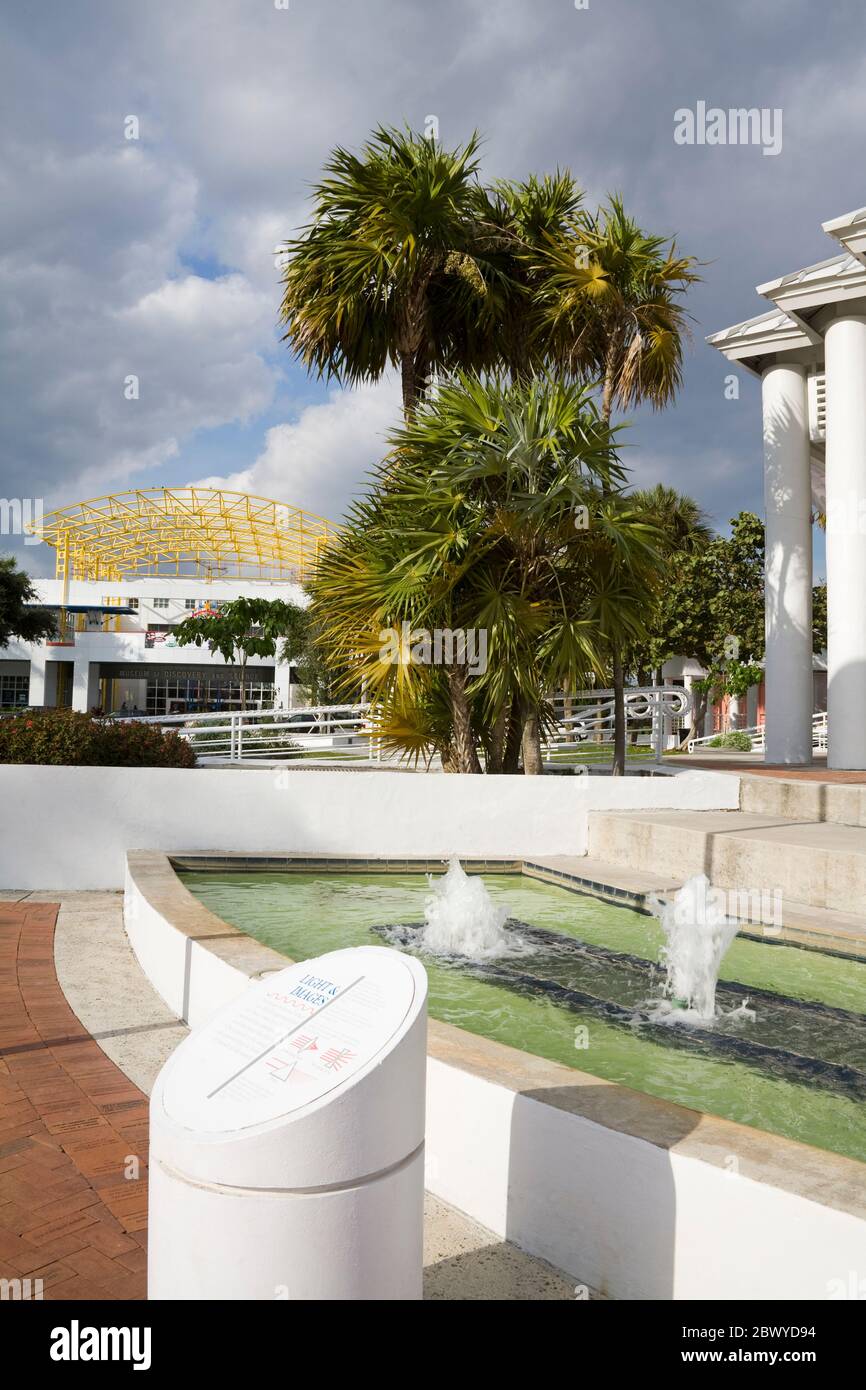 Fontaine sur le front de mer de Las Olas, fort Lauderdale, comté de Broward, Floride, États-Unis Banque D'Images